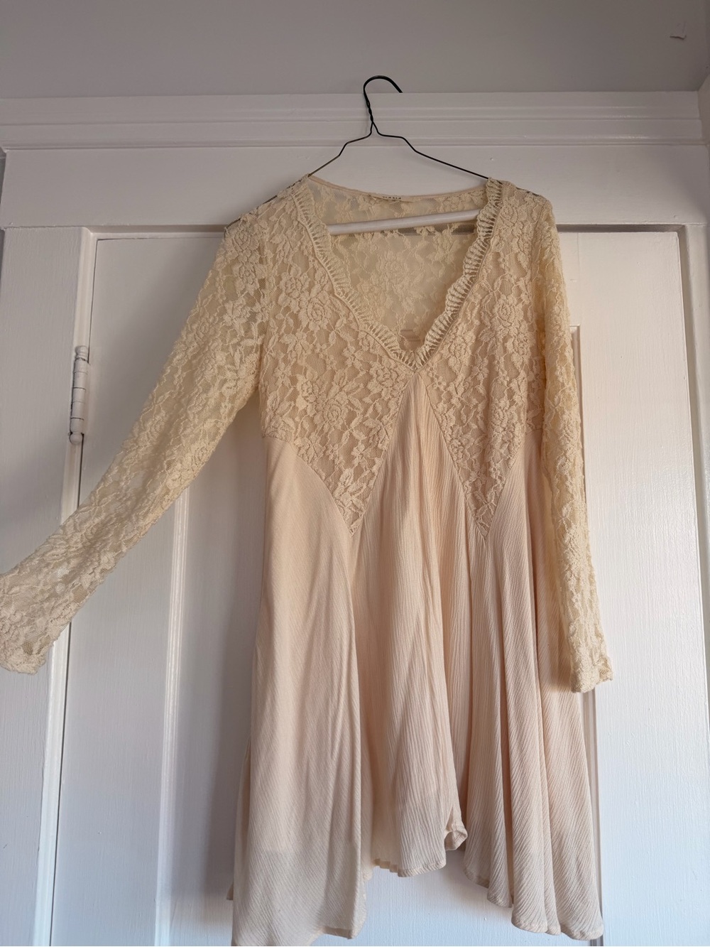ILLA ILLA Cream Lace Long Sleeve Dress